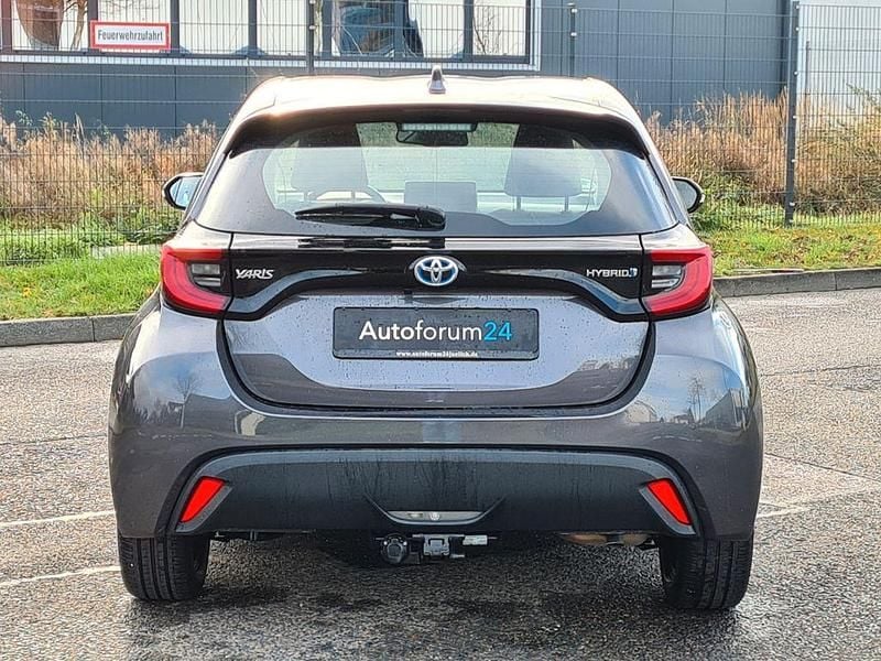 Gebraucht Toyota Yaris Team 92 PS (67 kW) 2021 Grau Limousine