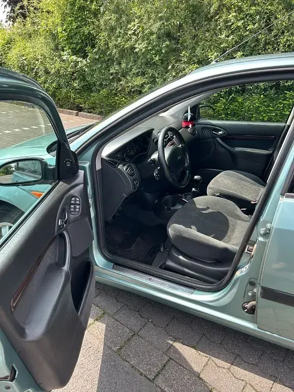 Gebraucht Ford Focus Ghia 101 PS (74 kW) 2000 Limousine