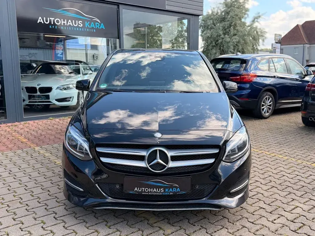 Gebraucht Mercedes B220 Urban 177 PS (130 kW) 2015 Schwarz Kleinwagen