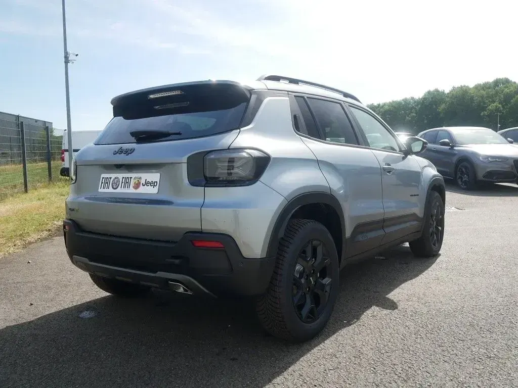 Neu Jeep Avenger Overland 145 PS (106 kW) 2026 Grau SUV