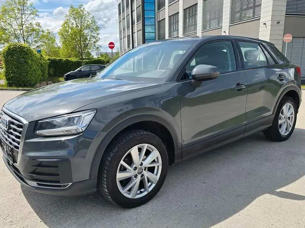 Gebraucht Audi Q2 Basis 150 PS (110 kW) 2019 Grau SUV