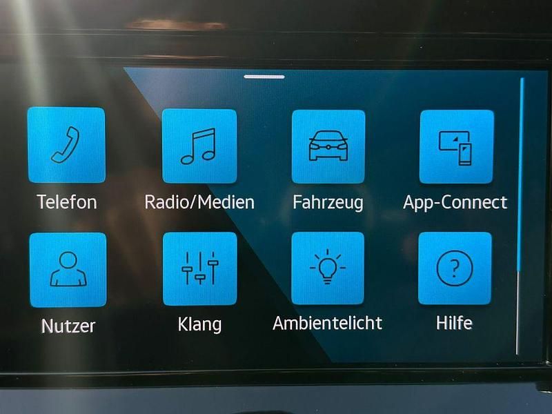 Gebraucht VW Golf VIII Style 131 PS (96 kW) 2024 Blau Kombi