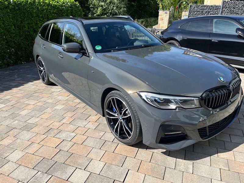 Grau Gebraucht 2022 BMW 320 M Sport Limousine | 33.999 € (Guter Preis) - Bild 1/4