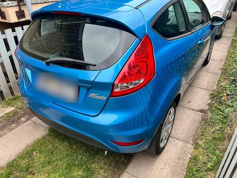 Używany Ford Fiesta 60 KM (44 kW) 2012 Niebieski Hatchback