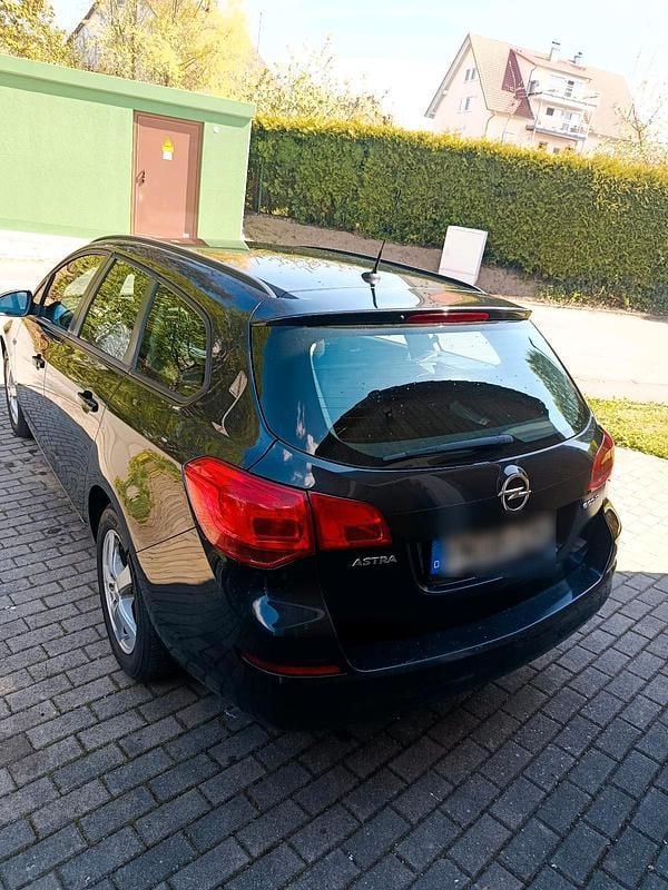 Second-hand Opel Astra 100 CP (73 kW) 2012 Negru Break