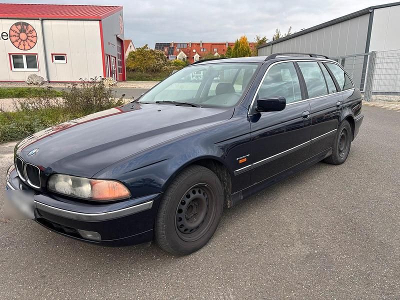 Blau Gebraucht 2000 BMW 520 Kombi | 1.999 € (Fairer Preis) - Bild 1/4