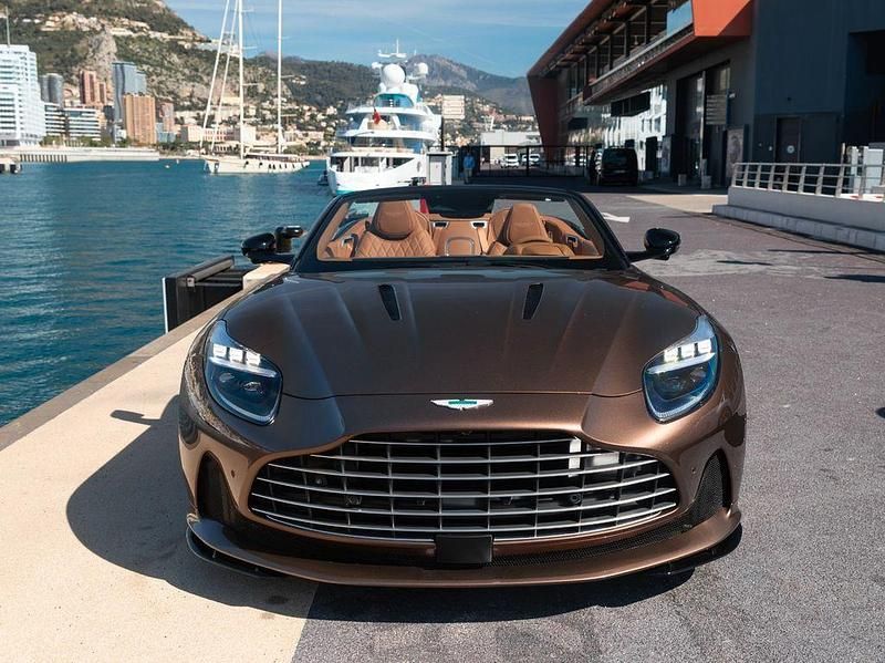 Neu Aston Martin DB12 680 PS (500 kW) 2026 Braun Cabrio