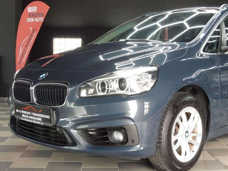 Grau Gebraucht 2017 BMW 218 Advantage Van / Kleinbus | 17.899 € (Teuer) - Bild 1/4