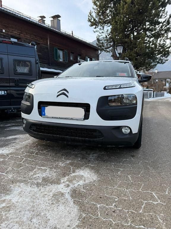 Weiß Gebraucht 2015 Citroën C4 Limousine | 4.500 € (Guter Preis) - Bild 1/4