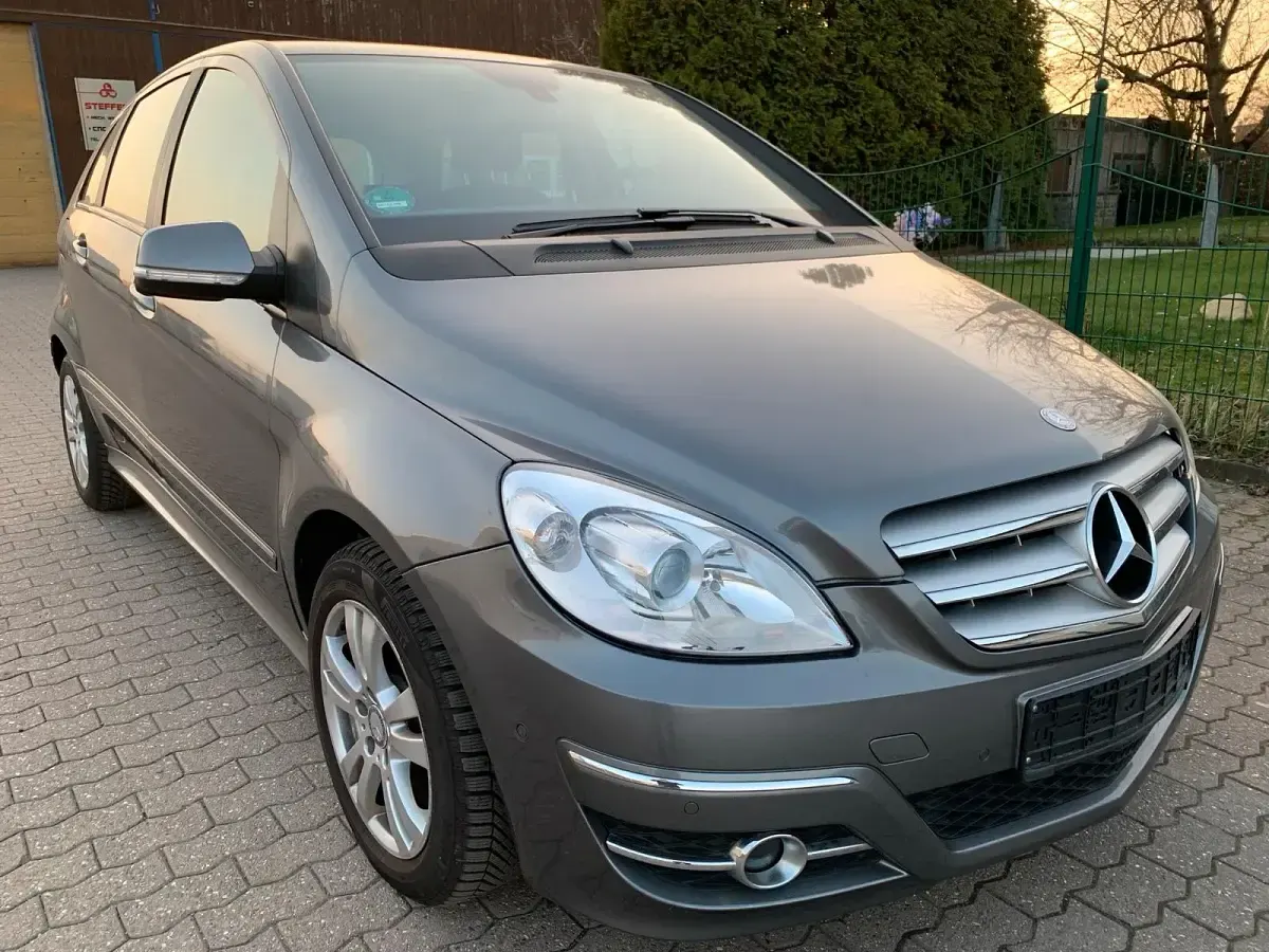 Gebraucht Mercedes B200 136 PS (100 kW) 2010 Andere farben Van / Kleinbus