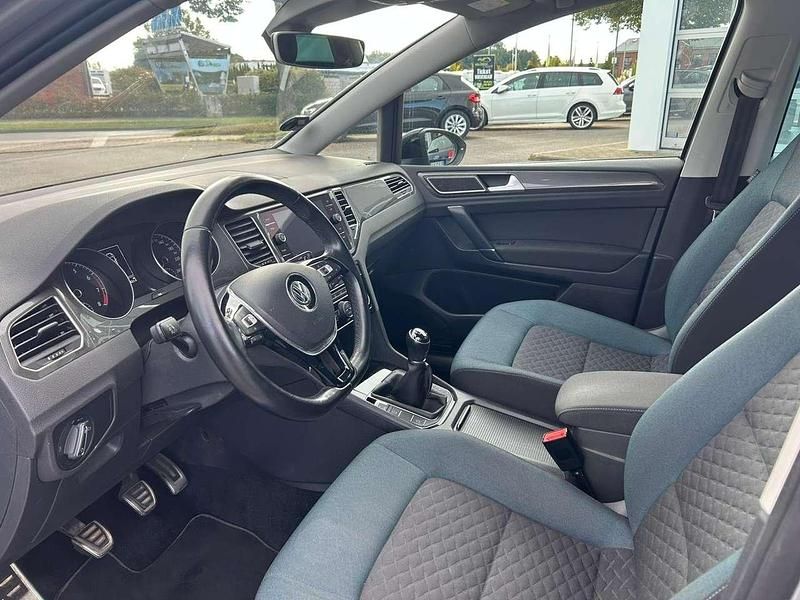 Gebraucht VW Golf VIII IQ Drive 116 PS (85 kW) 2020 Reflexsilber Van / Kleinbus