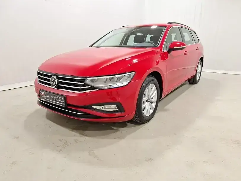 Gebraucht VW Passat Business 122 PS (89 kW) 2023 Tornadorot Kombi