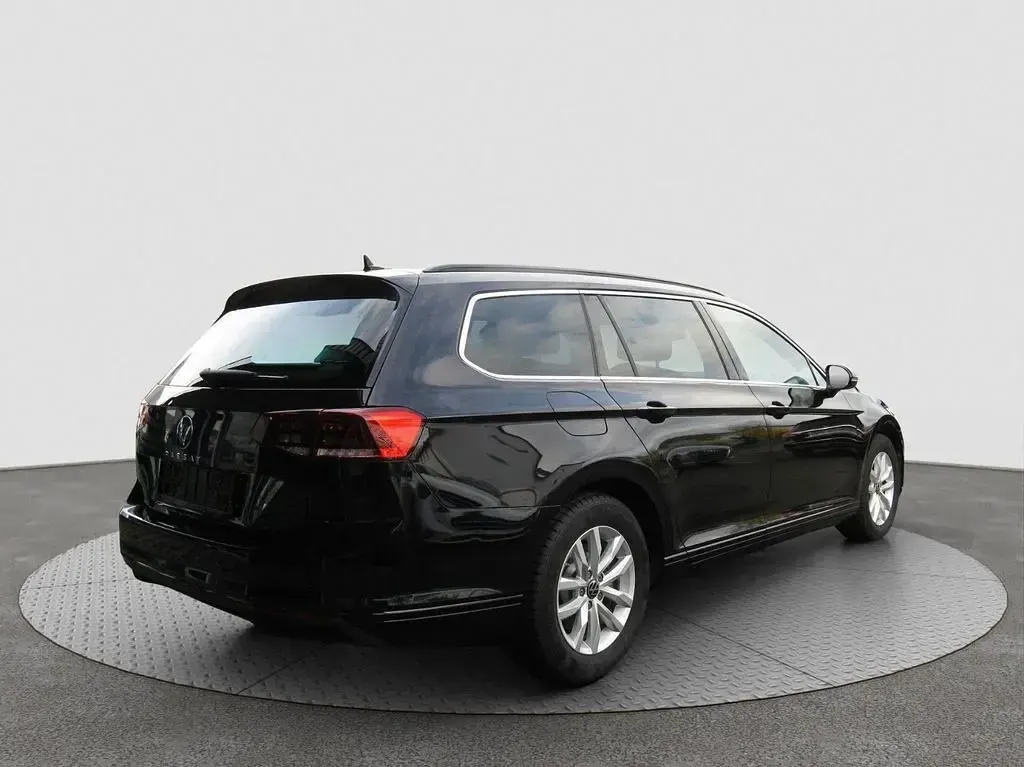 Gebraucht VW Passat 150 PS (110 kW) 2021 Deep black perleffekt (metallic) Kombi