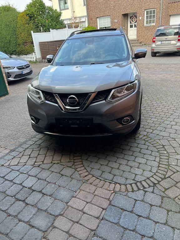 Grau Gebraucht 2014 Nissan X-Trail Tekna SUV | 9.000 € (Guter Preis) - Bild 1/4