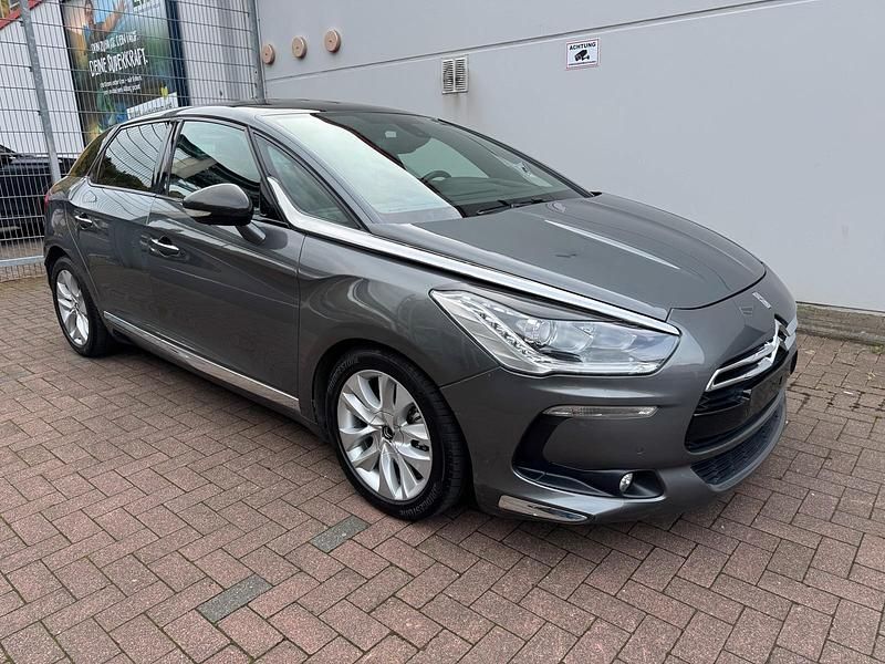 Grau Gebraucht 2013 Citroën DS5 So Chic Kleinwagen | 6.950 € - Bild 1/4