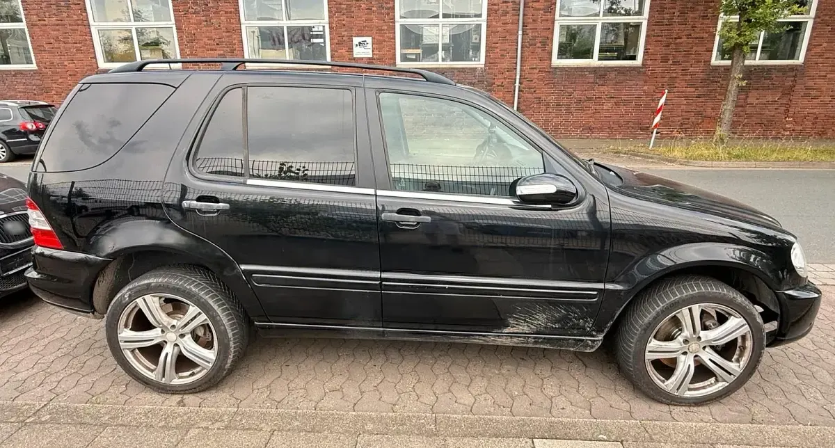 Gebraucht Mercedes ML320 218 PS (160 kW) 2002 Schwarz SUV