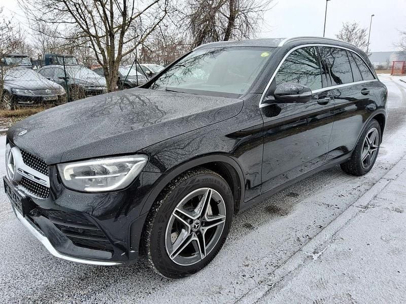 Gebraucht Mercedes GLC200 AMG line 163 PS (119 kW) 2021 Schwarz SUV