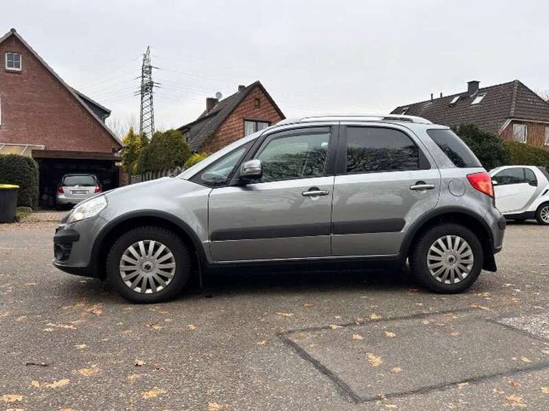 Grau Gebraucht 2015 Suzuki SX4 Limousine | 9.600 € (Fairer Preis) - Bild 1/4