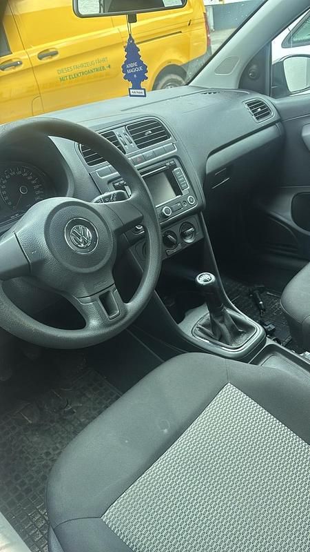 Gebraucht VW Polo 75 PS (55 kW) 2013 Weiß Kleinwagen