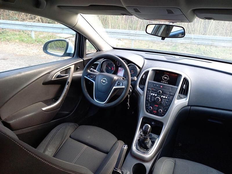 Usata Opel Astra 95 CV (69 kW) 2012 Bianco Station wagon