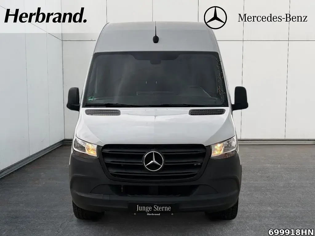 Używany Mercedes Sprinter 170 KM (125 kW) 2021 Biały Van
