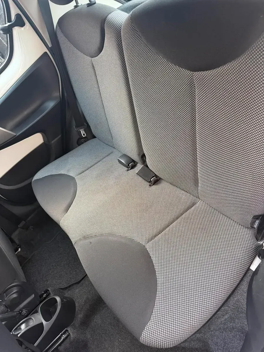 Gebraucht Toyota Aygo 68 PS (50 kW) 2012 Weiß Kleinwagen
