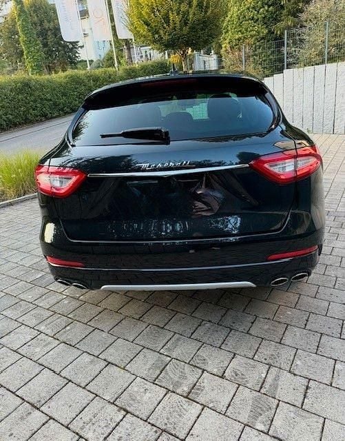 Gebraucht Maserati Levante 275 PS (202 kW) 2018 Schwarz SUV