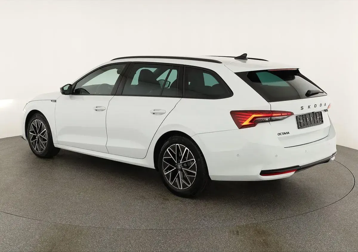 Neu Skoda Octavia SportLine 150 PS (110 kW) 2026 Moonweiß perleffekt Kombi