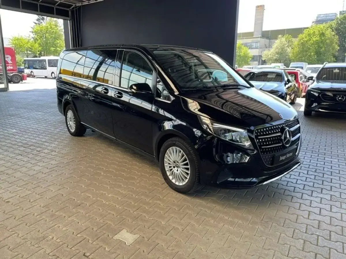 Gebraucht Mercedes V300 Avantgarde 237 PS (174 kW) 2025 Obsidianschwarz metallic Van / Kleinbus