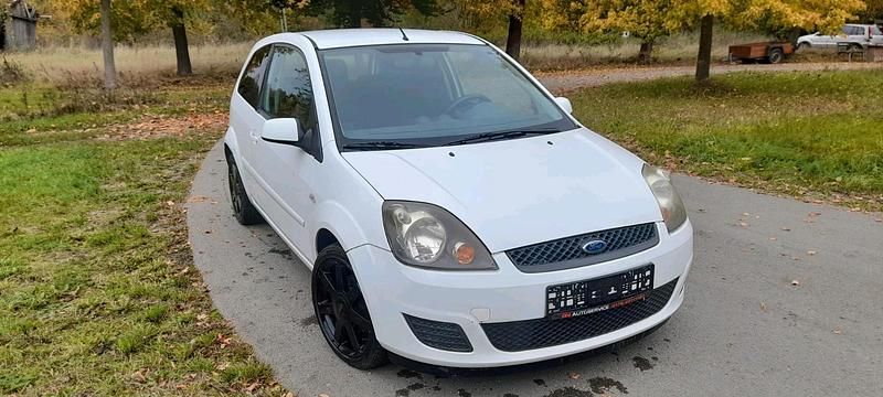 Weiß Gebraucht 2008 Ford Fiesta Kleinwagen | 400 € (Superpreis) - Bild 1/4