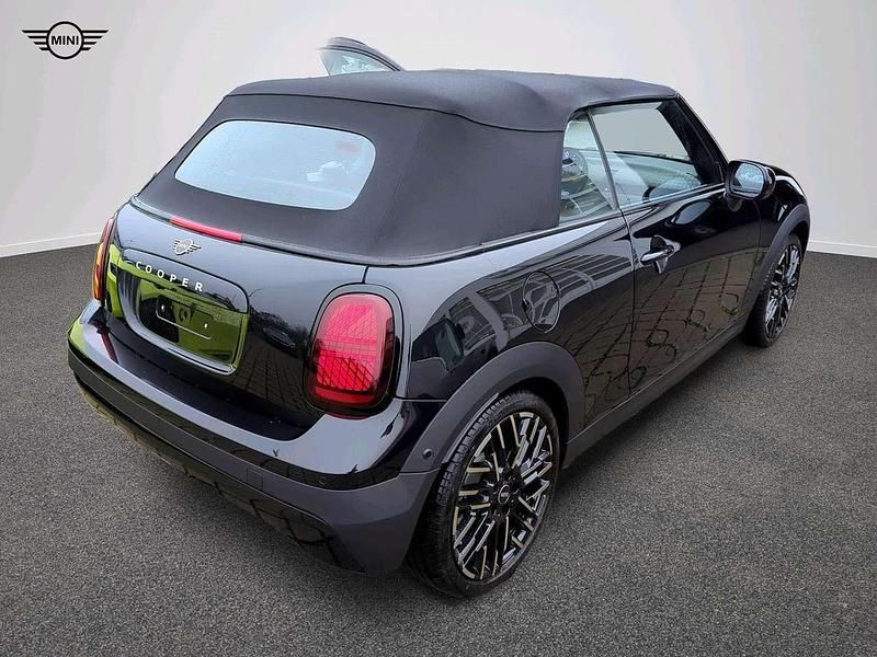 Gebraucht Mini Cooper Cabriolet Favoured 163 PS (119 kW) 2024 Schwarz Cabrio