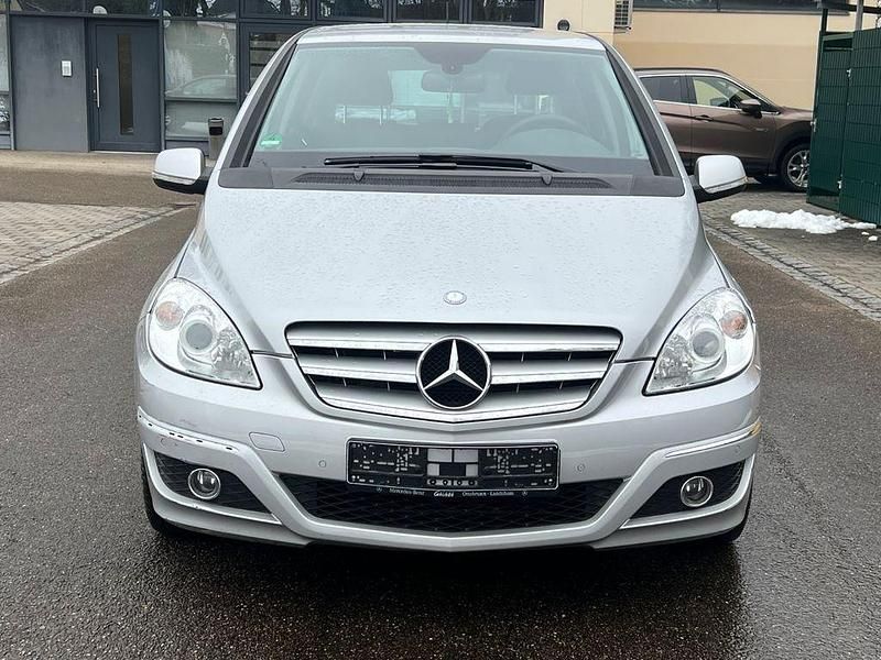 Gebraucht Mercedes B180 109 PS (80 kW) 2008 Silber Van / Kleinbus
