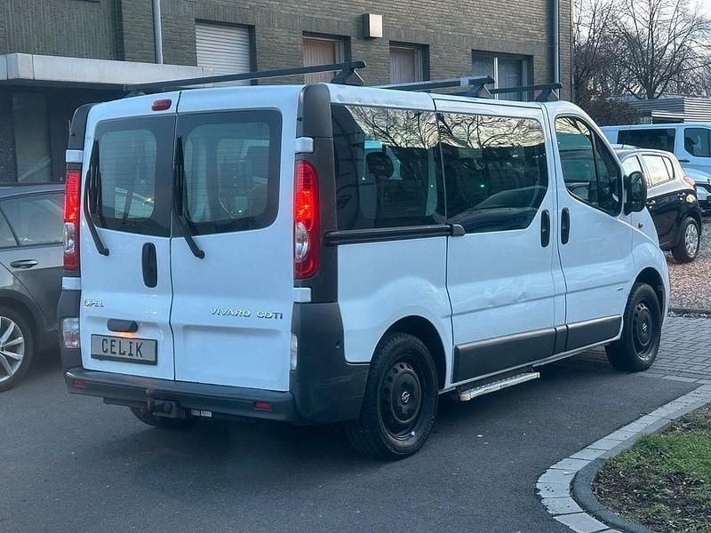 Gebraucht Opel Vivaro 114 PS (83 kW) 2011 Weiß Van / Kleinbus