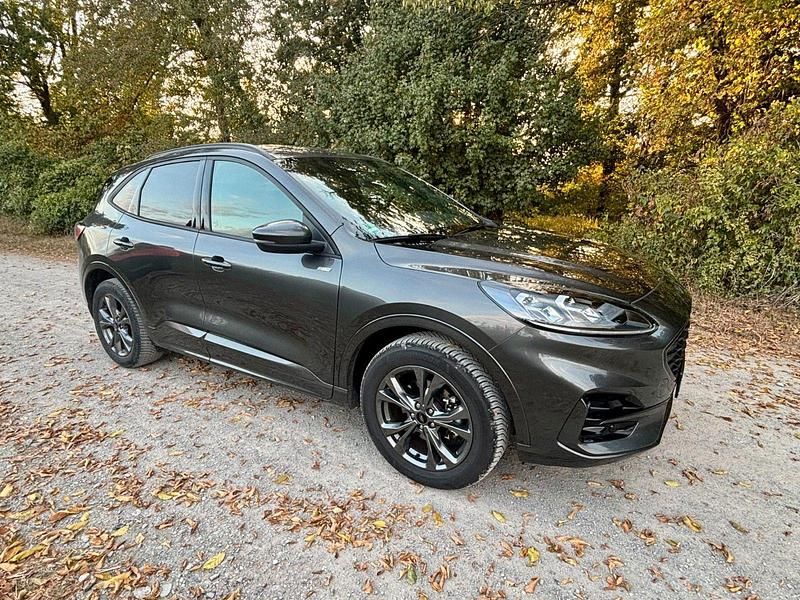 Gebraucht Ford Kuga ST-Line X 224 PS (164 kW) 2022 Grau SUV
