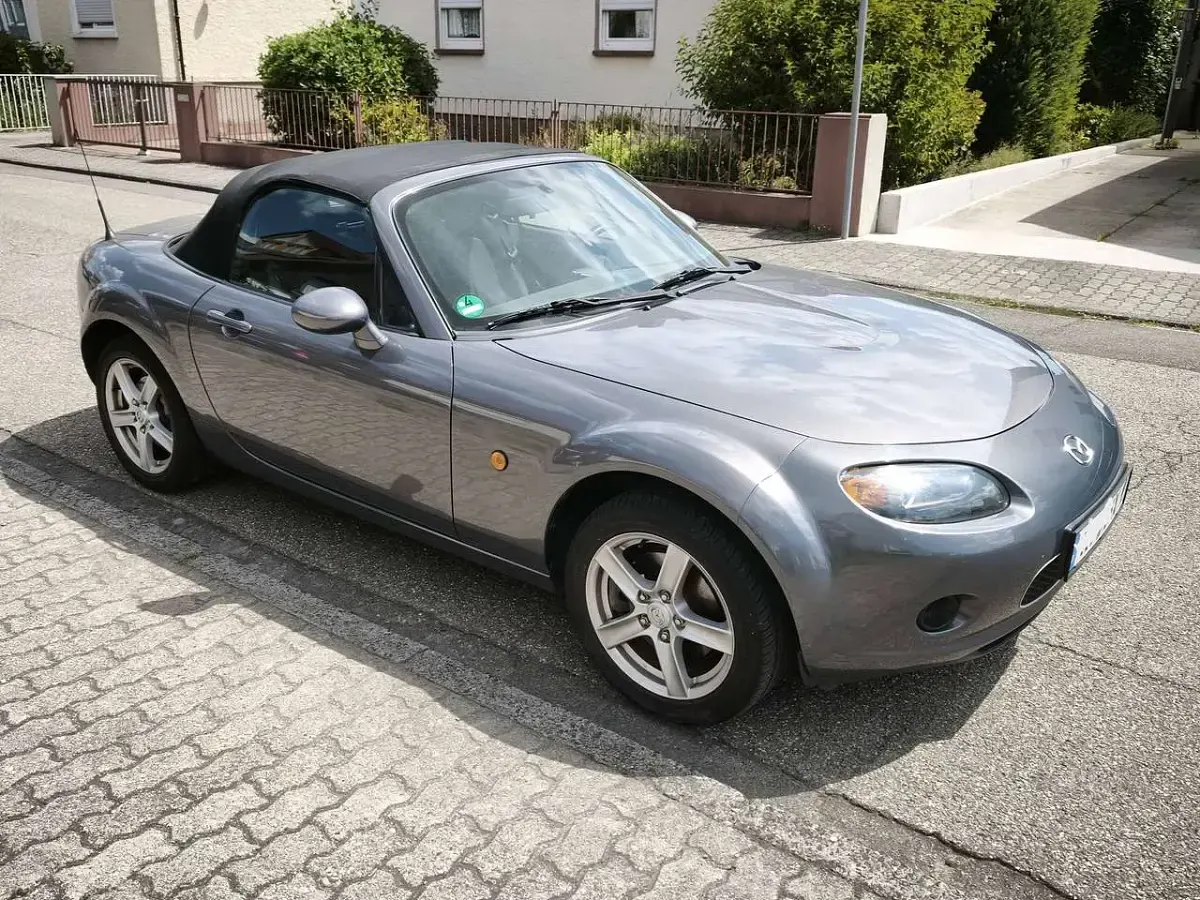 Gebraucht Mazda MX5 Emotion 126 PS (92 kW) 2006 Grau Cabrio