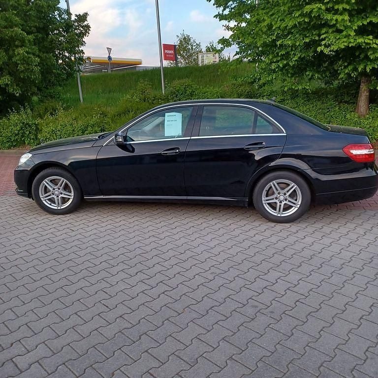 Gebraucht Mercedes E300 231 PS (169 kW) 2012 Schwarz Limousine