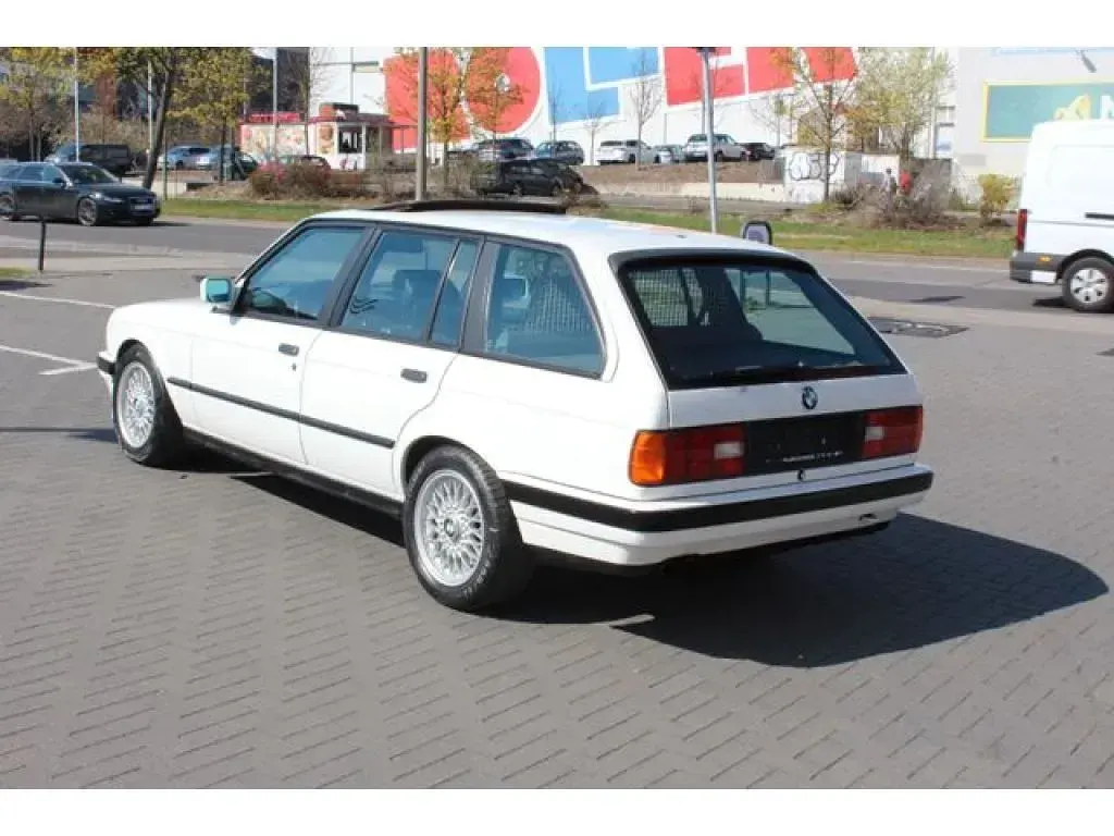 Brugt BMW 325 170 HK (125 kW) 1989 Hvid Stationcar