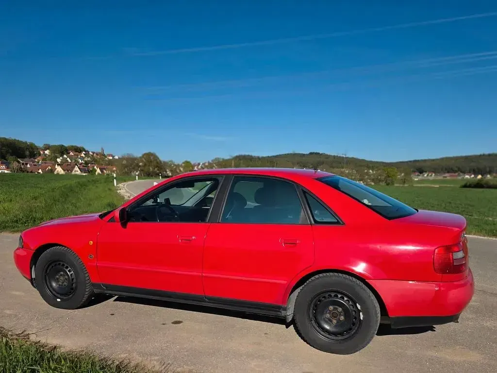 Second-hand Audi A4 Sport 110 CP (80 kW) 1997 Roșu Berlinǎ