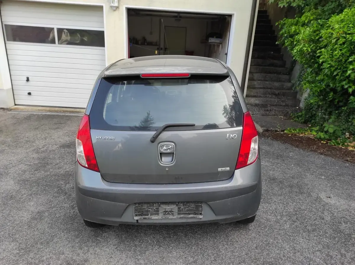 Gebraucht Hyundai i10 78 PS (57 kW) 2009 Grau Kleinwagen