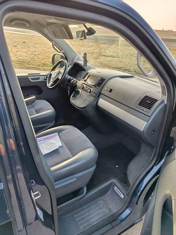 Second-hand VW T5 Highline 179 CP (131 kW) 2013 Negru Van