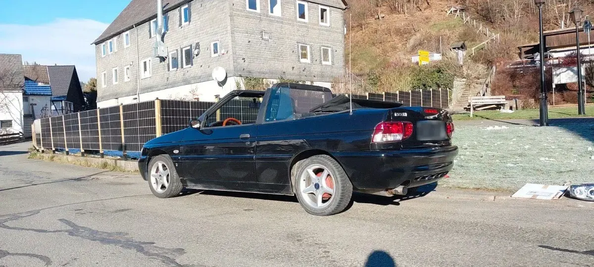 Gebraucht Ford Escort Cabriolet Ghia 90 PS (66 kW) 1997 Schwarz Cabrio