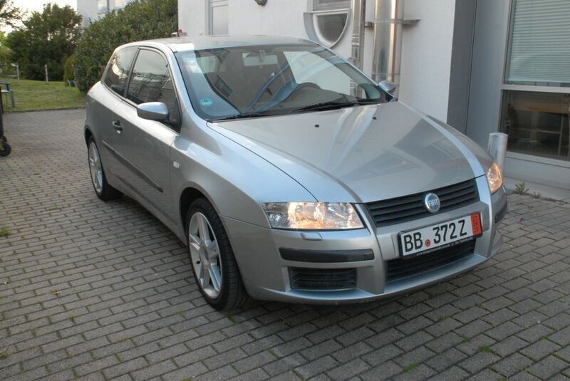 Grau Gebraucht 2004 Fiat Stilo Coupé | 800 € (Superpreis) - Bild 1/4
