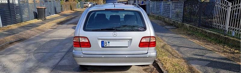 Gebraucht Mercedes E240 Classic 170 PS (125 kW) 2000 Silber Kombi