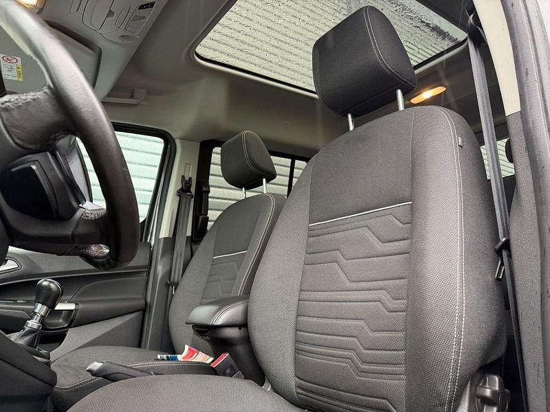 Gebraucht Ford Tourneo Titanium 101 PS (74 kW) 2018 Grau Kombi