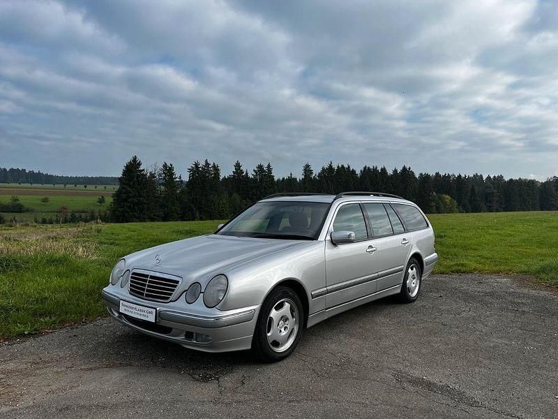 Second-hand Mercedes E200 Elegance 163 CP (119 kW) 2002 Argintiu Berlinǎ