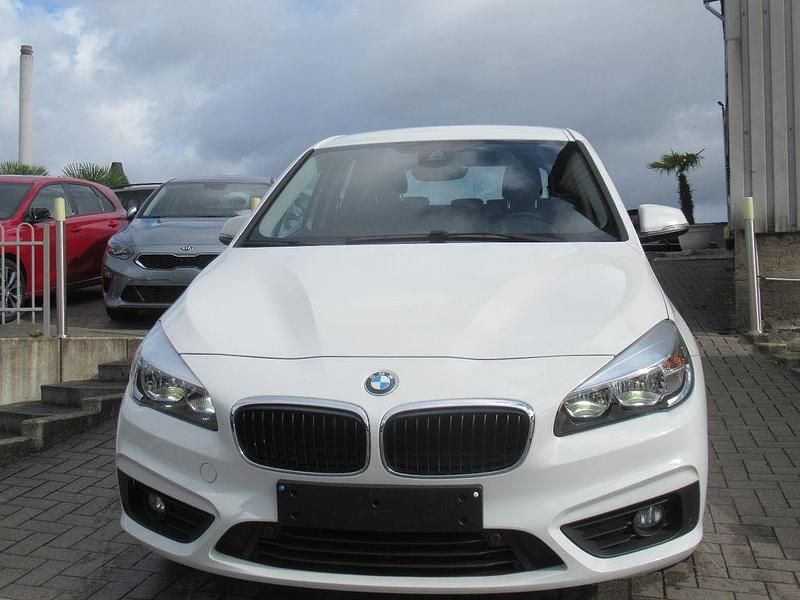Weiß Gebraucht 2017 BMW 218 Active Tourer Advantage Van / Kleinbus | 13.490 € (Guter Preis) - Bild 1/4
