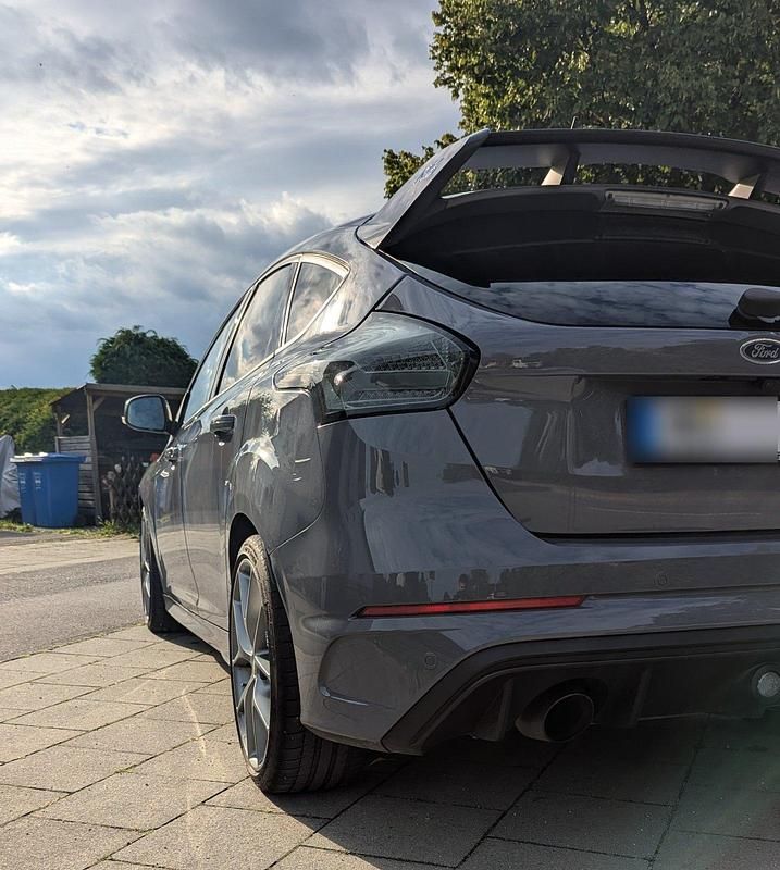 Gebraucht Ford Focus RS 349 PS (256 kW) 2017 Grau Limousine