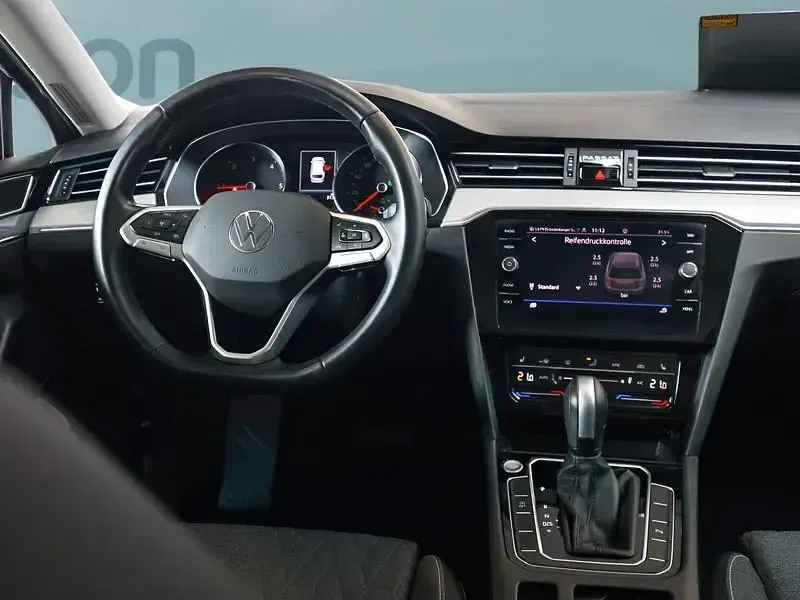 Gebraucht VW Passat 150 PS (110 kW) 2023 Silber Kombi