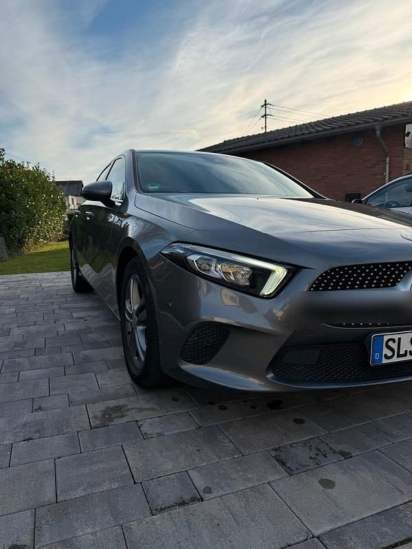 Gebraucht Mercedes A180 Progressive 136 PS (100 kW) 2020 Grau Kleinwagen