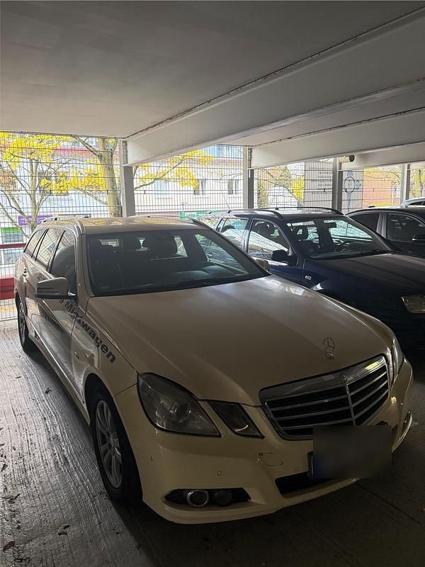 Gelb Gebraucht 2010 Mercedes E200 Kombi | 2.500 € (Teuer) - Bild 1/4